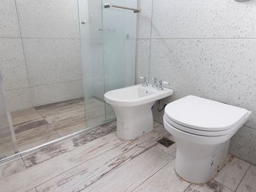 VENTA CASA EN HURLINGHAM 6 AMB - PERMUTA FINANCIA
