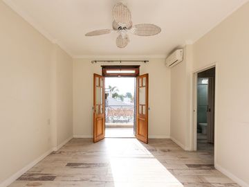 VENTA CASA EN HURLINGHAM 6 AMB - PERMUTA FINANCIA