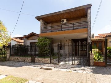 VENTA CASA EN CIUDAD JARDIN 4 AMB - PERMUTA