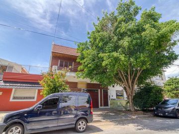 OPORTUNIDAD Vta Deposito + Casa PA 3 Amb - B° Naon