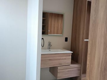 FORMIDABLE RESIDENCIA EN CD. SATÉLITE, TERRENO 198 m2, CONST. 260 m2; 4 RECAMARAS, 4.5 BAÑOS, 3 AUTOS, JARDÍN