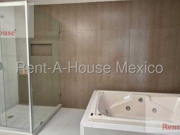 Casa en Venta en Naucalpan de Juárez, Lomas Verdes  6ta Sección AM. 26-263