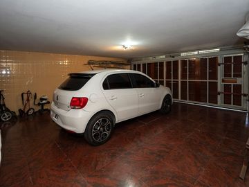 CASA  VENTA LOTE PROPIO  VERSALLES. PATIO-QUINCHO