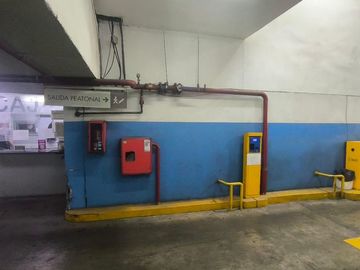 VENTA COCHERA SOBRE AV LAS HERAS EN RECOLETA