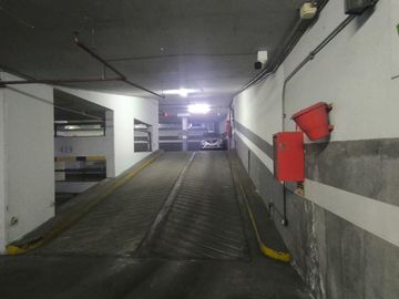 VENTA COCHERA SOBRE AV LAS HERAS EN RECOLETA
