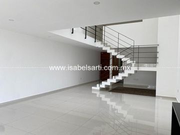 CASA EN VENTA EN JURIQUILLA
