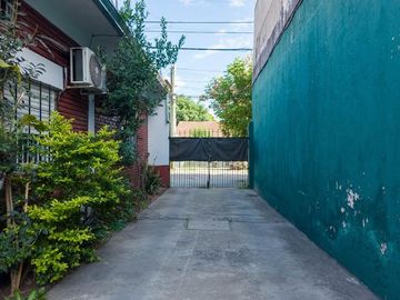 PH 2 AMB EN VENTA EN BERAZATEGUI CON COCHERA S/EXP