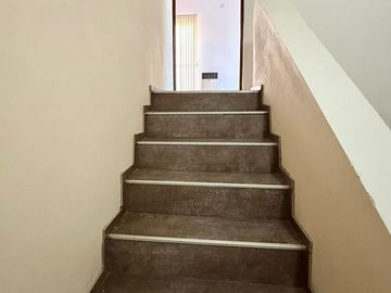 VENTA CASA UN DORMITORIO + 8 COCHERAS