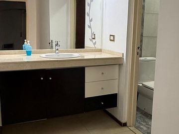 VENTA CASA UN DORMITORIO + 8 COCHERAS