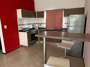 VENTA CASA UN DORMITORIO + 8 COCHERAS