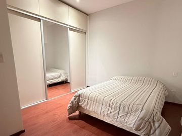 VENTA CASA UN DORMITORIO + 8 COCHERAS