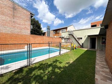 VENTA CASA 3 DORMITORIOS CON PILETA - FISHERTON