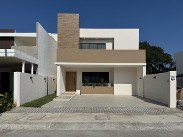 Casa Nueva en Venta Lomas del Dorado
