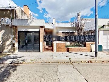 CASA 3 AMBIENTES VENTA FLORESTA + SEGUNDA VIVIENDA