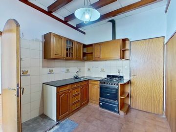 CASA 3 AMBIENTES VENTA FLORESTA + SEGUNDA VIVIENDA