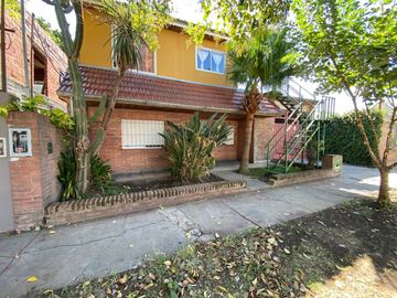 VENTA CASA  IDEAL INVERSOR - HURLINGHAM