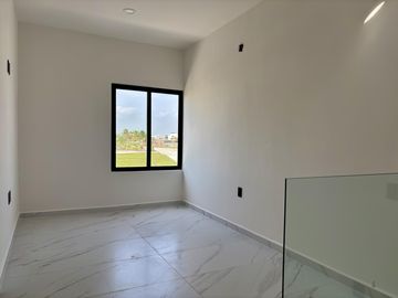 PUNTO LOMAS, Casa en VENTA con estancia de TV y 3 recamaras con baño