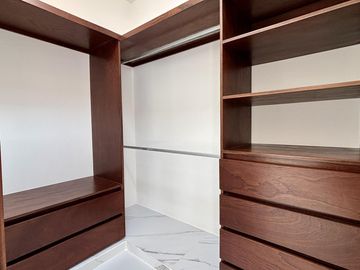 PUNTO LOMAS, Casa en VENTA con estancia de TV y 3 recamaras con baño