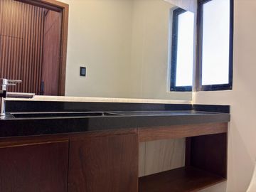 PUNTO LOMAS, Casa en VENTA con estancia de TV y 3 recamaras con baño