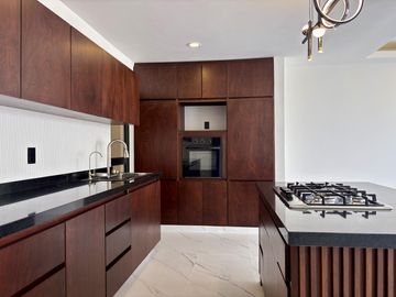 PUNTO LOMAS, Casa en VENTA con estancia de TV y 3 recamaras con baño