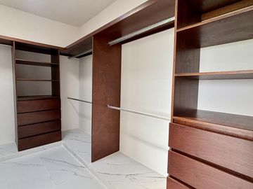 PUNTO LOMAS, Casa en VENTA con estancia de TV y 3 recamaras con baño