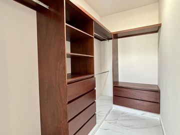 PUNTO LOMAS, Casa en VENTA con estancia de TV y 3 recamaras con baño