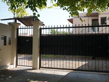 DÚPLEX COMPLEJO CERRADO, 3 DORM EN DORREGO, GLLÉN
