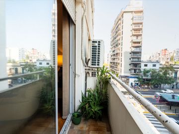 Vanta de Dpto 4 Ambientes con dependencia Flores