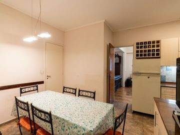 Vanta de Dpto 4 Ambientes con dependencia Flores