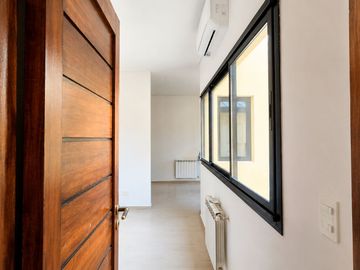 CASA 6 AMBIENTES EN MARTÍNEZ A ESTRENAR