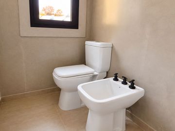 CASA 6 AMBIENTES EN MARTÍNEZ A ESTRENAR