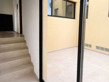 CASA 6 AMBIENTES EN MARTÍNEZ A ESTRENAR