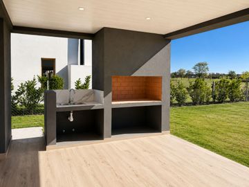 Moderna casa en  El Cantón, con vista al Golf