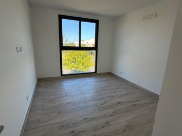 Moderna casa en  El Cantón, con vista al Golf