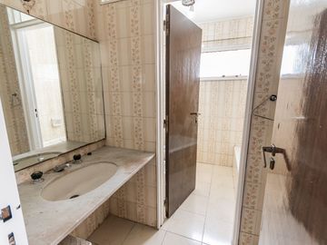 Venta Departamento 5 ambientes Flores  Cochera