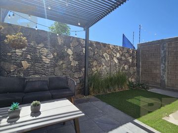 Casa Nueva en Venta con Sala de TV enfrente de Sonterra Querétaro