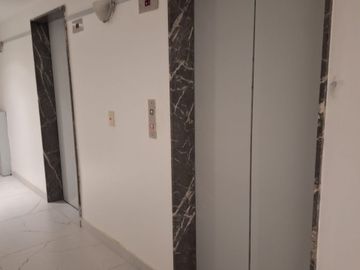 EN VENTA DEPTO 2 AMB APTO PROFESIONAL EN RETIRO