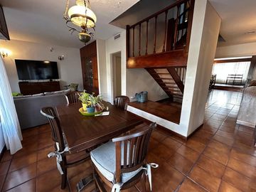 VENTA CASA 4 AMB PARQUE PILETA PARRILLA CASTELAR