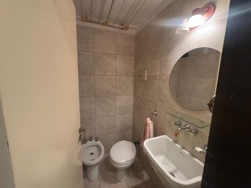 EN VENTA DEPTO 4 AMB EN BARRACAS CON COCHERA Y DEP