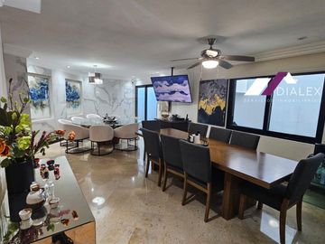 VENTA o RENTA Casa en BOSQUES DEL VALLE en San Pedro - Amueblada y Equipada (  Alberca y Bar) 695 M2