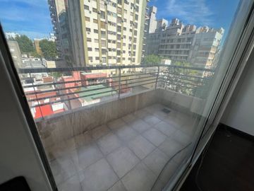 MONOAMBIENTE ALQUILER FLORES BALCON APTO PROF.