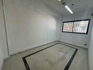 ALQUILER DEPÓSITO Y OFICINAS EN BARRACAS MIXTURA 2