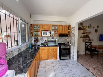 VENTA CASA CON JARDIN CIUDADELA