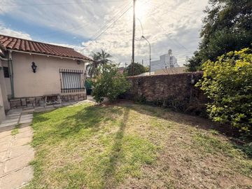 VENTA CASA CON JARDIN CIUDADELA