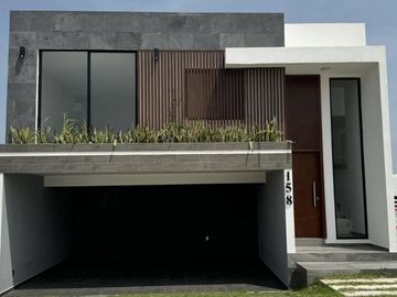 PUNTA TIBURON, Casa en VENTA con jardin y 3 recamaras