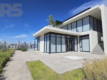 Casa con Jardín enfrente de Sonterra Querétaro