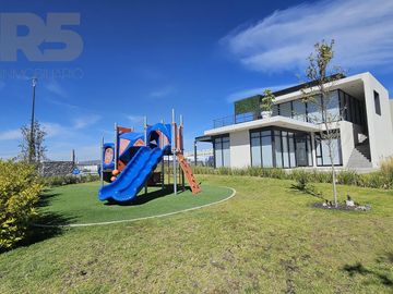 Casa con Jardín enfrente de Sonterra Querétaro