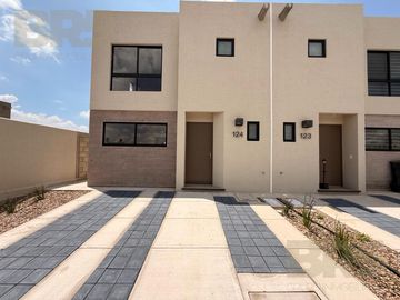 Casa con Jardín enfrente de Sonterra Querétaro