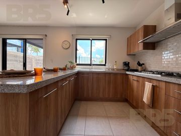 Casa con Jardín enfrente de Sonterra Querétaro