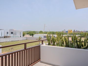 LAS OLAS, Casa en VENTA con alberca, roof garden, recamara en PB y climatizada